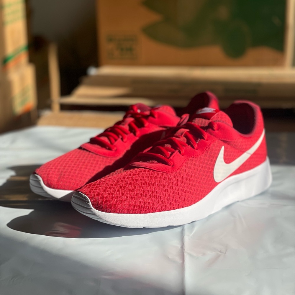 Nike tanjun red new in original box - Picture 2 of 4